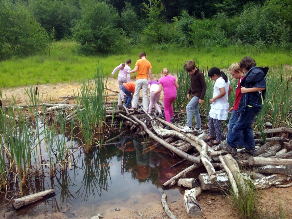 Kindergruppe an den Froschteichen 2013